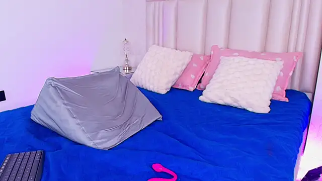 alanarose18 online show from 03-25-26, 07:35