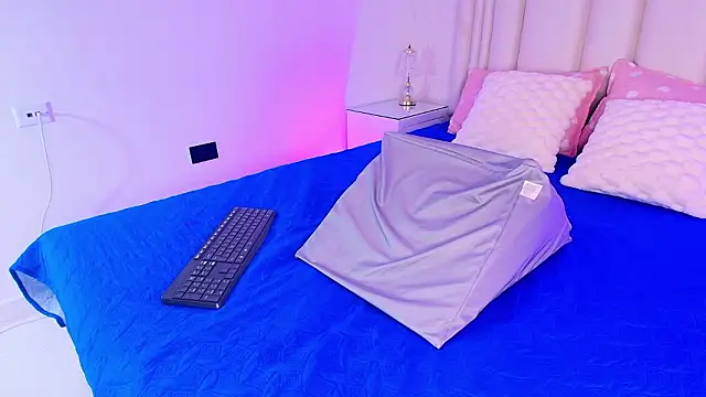 alanarose18 online show from 02-23-26, 07:25