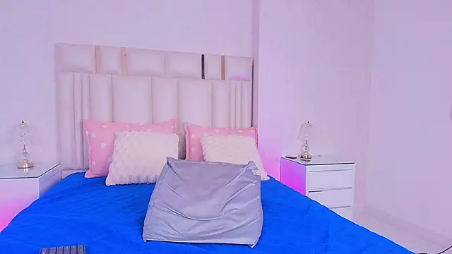 alanarose18 online show from 04-14-26, 07:19