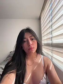 Snapshot of _camilaaa_10 chatting on 11-07-25, 01:48 camilaaa 10 online show from 11-07-25, 01:48