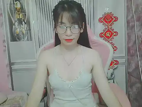 Snapshot of Ella039 chatting on 05-24-26, 04:34 Ella039 online show from 05-24-26, 04:34