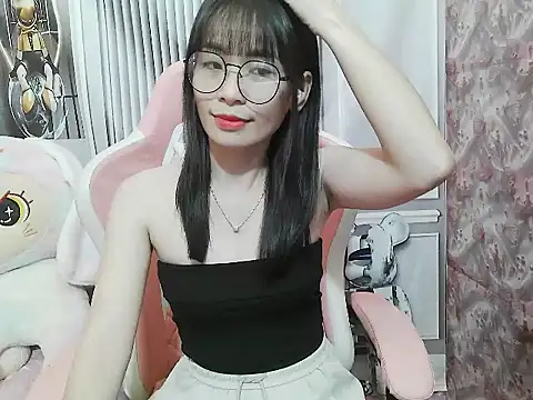 Snapshot of Ella039 chatting on 12-17-25, 05:23 Ella039 online show from 12-17-25, 05:23