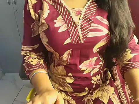 Snapshot of SIMRAN_DHILON chatting on 11-08-25, 05:11 SIMRAN DHILON online show from 11-08-25, 05:11