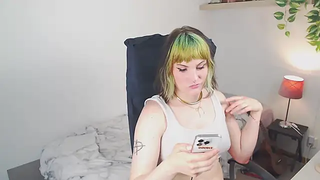 Snapshot of slutty_violet chatting on 05-07-26, 03:37 slutty violet online show from 05-07-26, 03:37