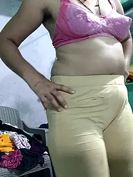 Snapshot of Piya_Bakshi chatting on 05-20-26, 08:28 Piya Bakshi online show from 05-20-26, 08:28