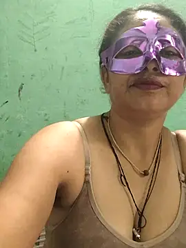 Snapshot of Piya_Bakshi chatting on 05-12-26, 08:00 Piya Bakshi online show from 05-12-26, 08:00