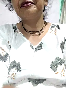 Snapshot of Piya_Bakshi chatting on 05-16-26, 05:56 Piya Bakshi online show from 05-16-26, 05:56