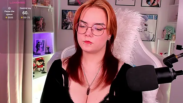 Snapshot of Lily__Evans chatting on 03-03-26, 03:46 Lily Evans online show from 03-03-26, 03:46