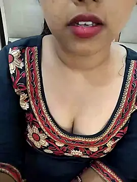 Snapshot of Sexy_Divya__ chatting on 05-11-26, 06:15 Sexy Divya online show from 05-11-26, 06:15