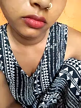 Snapshot of Sexy_Divya__ chatting on 06-11-26, 01:49 Sexy Divya online show from 06-11-26, 01:49