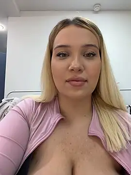 Snapshot of KilianaNoir chatting on 02-15-26, 07:51 KilianaNoir online show from 02-15-26, 07:51