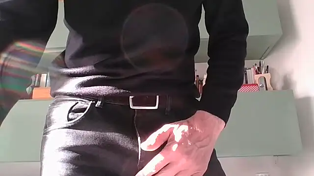 CuteDaddy92 online show from 12-18-25, 12:42