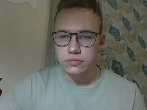 Snapshot of Yminoske chatting on 11-07-25, 04:22 Yminoske online show from 11-07-25, 04:22