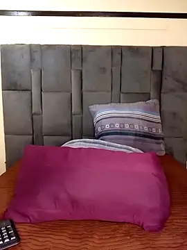 Emmylove-xr25 online show from 04-14-26, 11:21