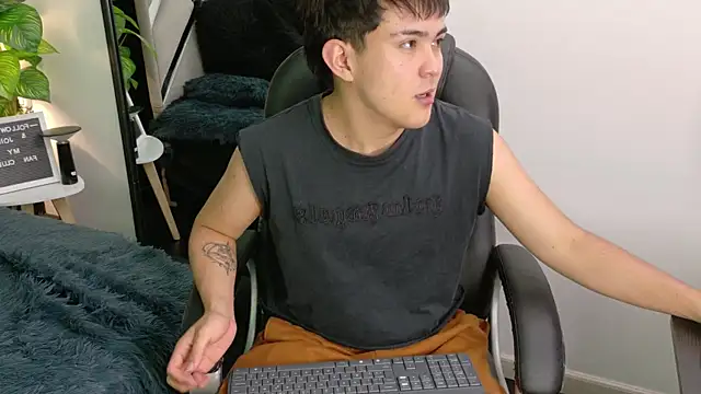 Valentin X online show from 11-20-25, 04:02