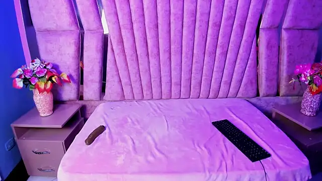 Snapshot of MarianaGibson chatting on 11-07-25, 04:11 MarianaGibson online show from 11-07-25, 04:11