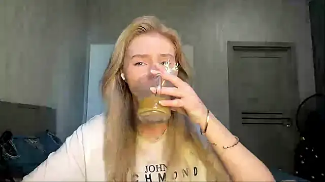 MoonlitCrystalia online show from 06-30-26, 11:21
