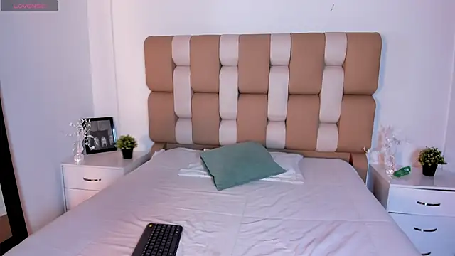 Saara Corraless online show from 11-10-25, 07:30