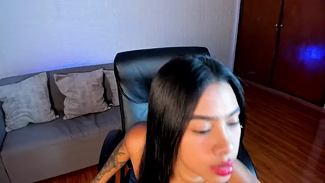 Saara Corraless online show from 11-19-25, 07:25