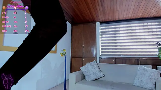 Saara Corraless online show from 11-11-25, 07:41