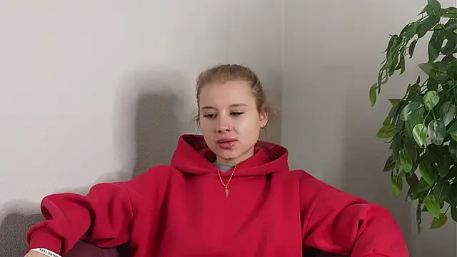 Snapshot of NganZarella chatting on 11-10-25, 04:28 NganZarella online show from 11-10-25, 04:28