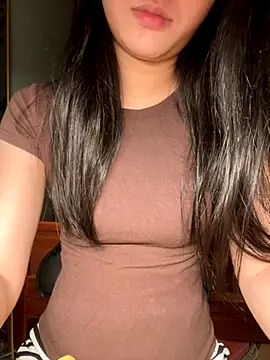 Lynn-122 online show from 11-19-25, 03:45