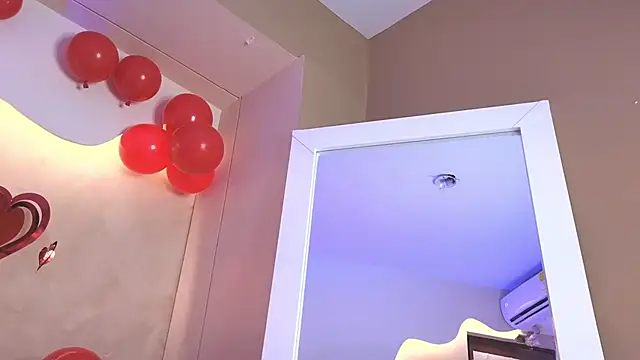 Snapshot of BellaRooux chatting on 02-20-26, 12:51 BellaRooux online show from 02-20-26, 12:51