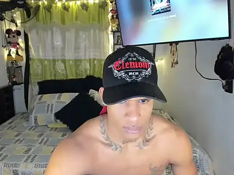 Snapshot of JUANBIGCOCK21CM chatting on 07-01-26, 12:22 JUANBIGCOCK21CM online show from 07-01-26, 12:22