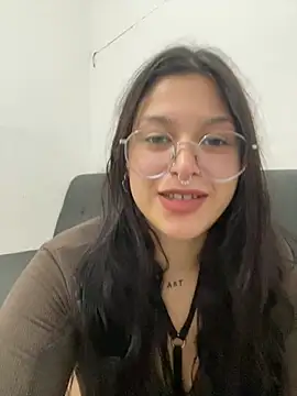 Snapshot of amazonaa9 chatting on 04-28-26, 10:25 amazonaa9 online show from 04-28-26, 10:25