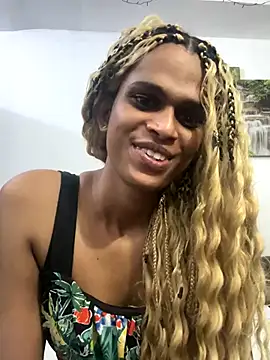 Snapshot of Tara-barbie chatting on 11-07-25, 11:19 Tara-barbie online show from 11-07-25, 11:19