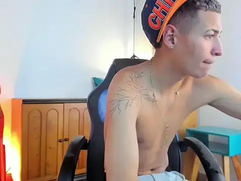 Snapshot of nick_nizz chatting on 11-13-25, 12:31 nick nizz online show from 11-13-25, 12:31