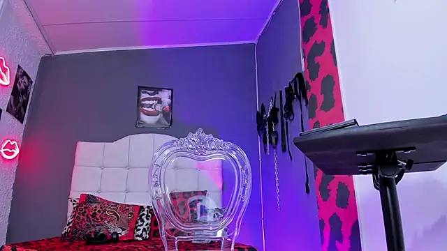 Halley Ravenn online show from 11-21-25, 10:09