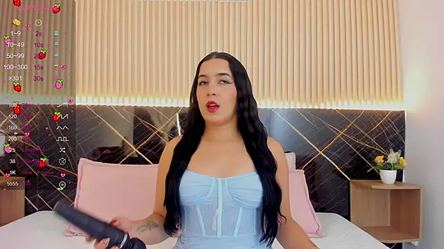 Snapshot of Amy_Leah chatting on 12-19-25, 02:37 Amy Leah online show from 12-19-25, 02:37