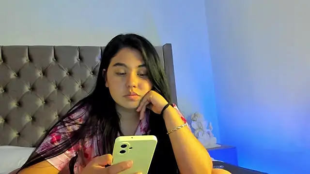 NikkiBotero online show from 11-17-25, 08:35