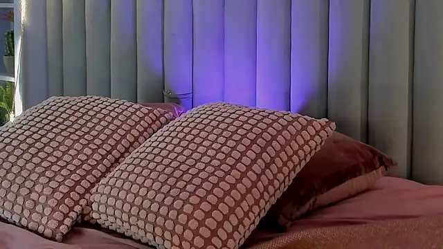 NicoletCherry   online show from 12-20-25, 07:50