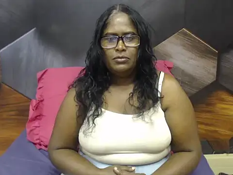 Snapshot of IndianDeluxe chatting on 11-07-25, 09:30 IndianDeluxe online show from 11-07-25, 09:30