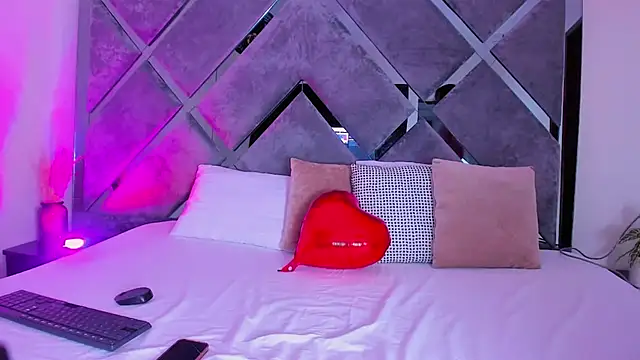 luciagray1 online show from 03-19-26, 12:43