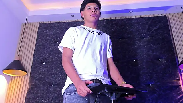 Tommy bigcock19 online show from 11-09-25, 09:30