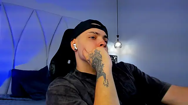 Maxwell Dupont online show from 12-01-25, 07:37