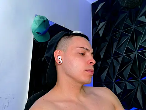 Maxwell Dupont online show from 11-21-25, 07:57