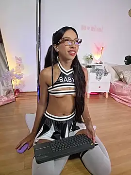 Snapshot of selene_starkk chatting on 04-27-26, 11:47 selene starkk online show from 04-27-26, 11:47