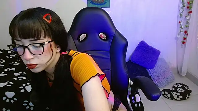 Snapshot of violetasweettt chatting on 11-11-25, 12:27 violetasweettt online show from 11-11-25, 12:27