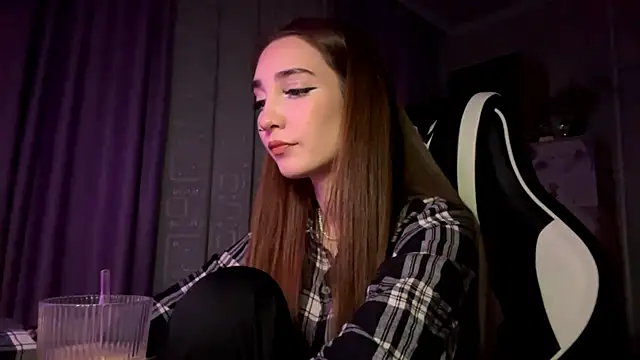 HollyPaw online show from 11-29-25, 05:13