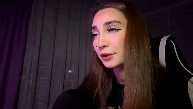 Snapshot of HollyPaw chatting on 11-08-25, 07:39 HollyPaw online show from 11-08-25, 07:39