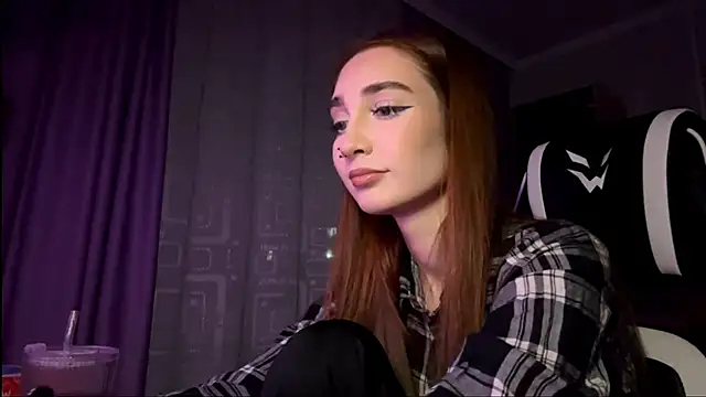 HollyPaw online show from 11-17-25, 06:34