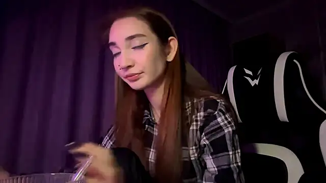 HollyPaw online show from 11-25-25, 07:14