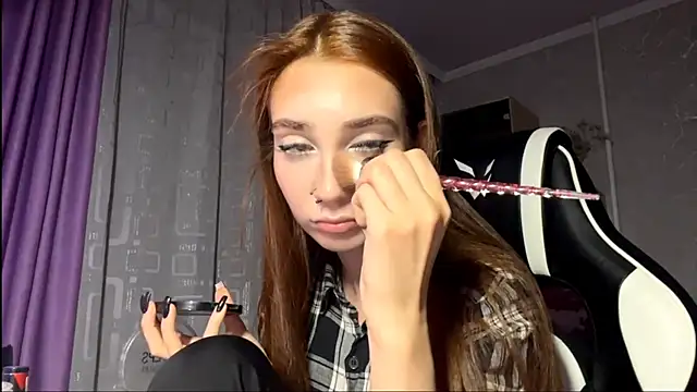 HollyPaw online show from 11-15-25, 06:56