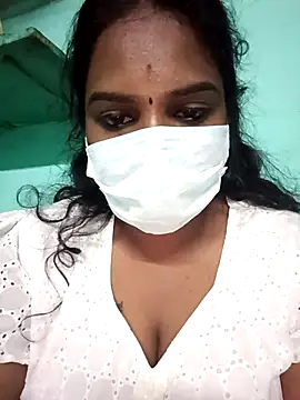 Snapshot of Tamil_Hot_Pooja chatting on 11-09-25, 04:55 Tamil Hot Pooja online show from 11-09-25, 04:55