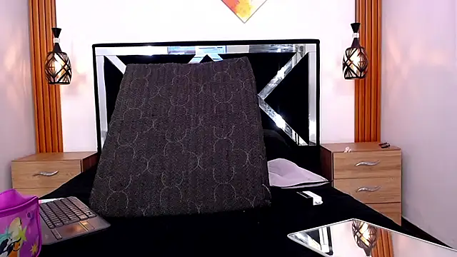 SCARLETT INK  online show from 06-17-26, 12:43