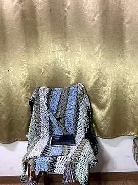 Snapshot of Yayayax77- chatting on 11-08-25, 02:31 Yayayax77- online show from 11-08-25, 02:31